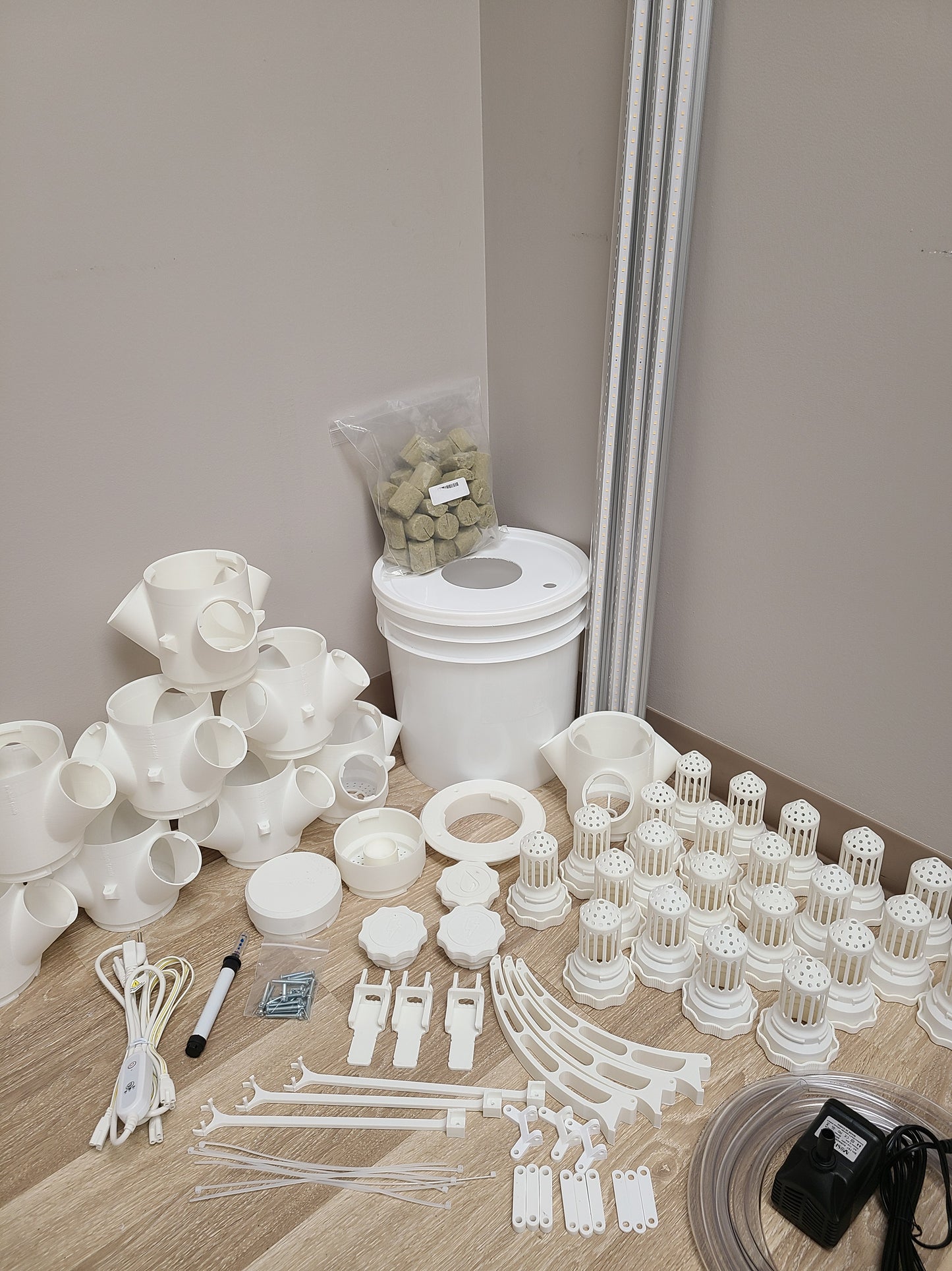 Vertical Hydroponic Grow Tower - Large - 30 pods w/4ft LED Grow Light Kit