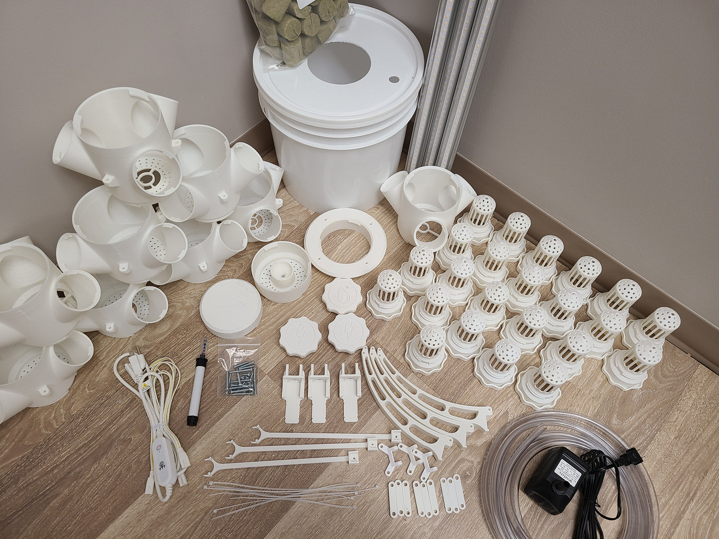 Vertical Hydroponic Grow Tower - Large - 30 pods w/4ft LED Grow Light Kit