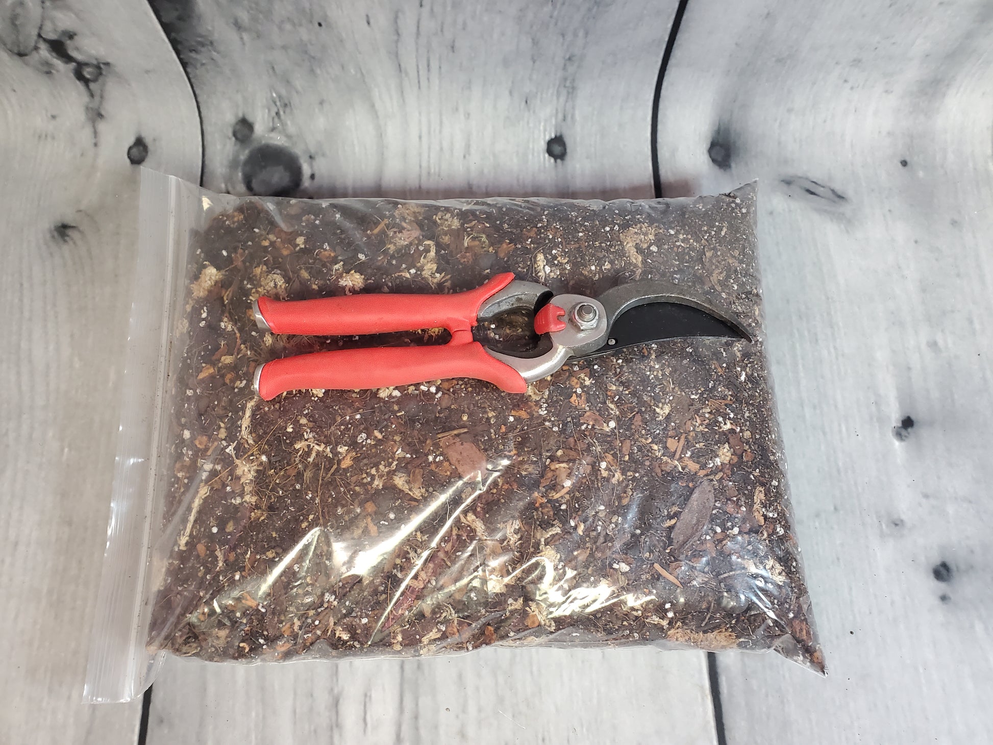 NewRoots Premium Aroid Soil - Custom formulated 12 ingredient Soil Mix - NewRoots Plants