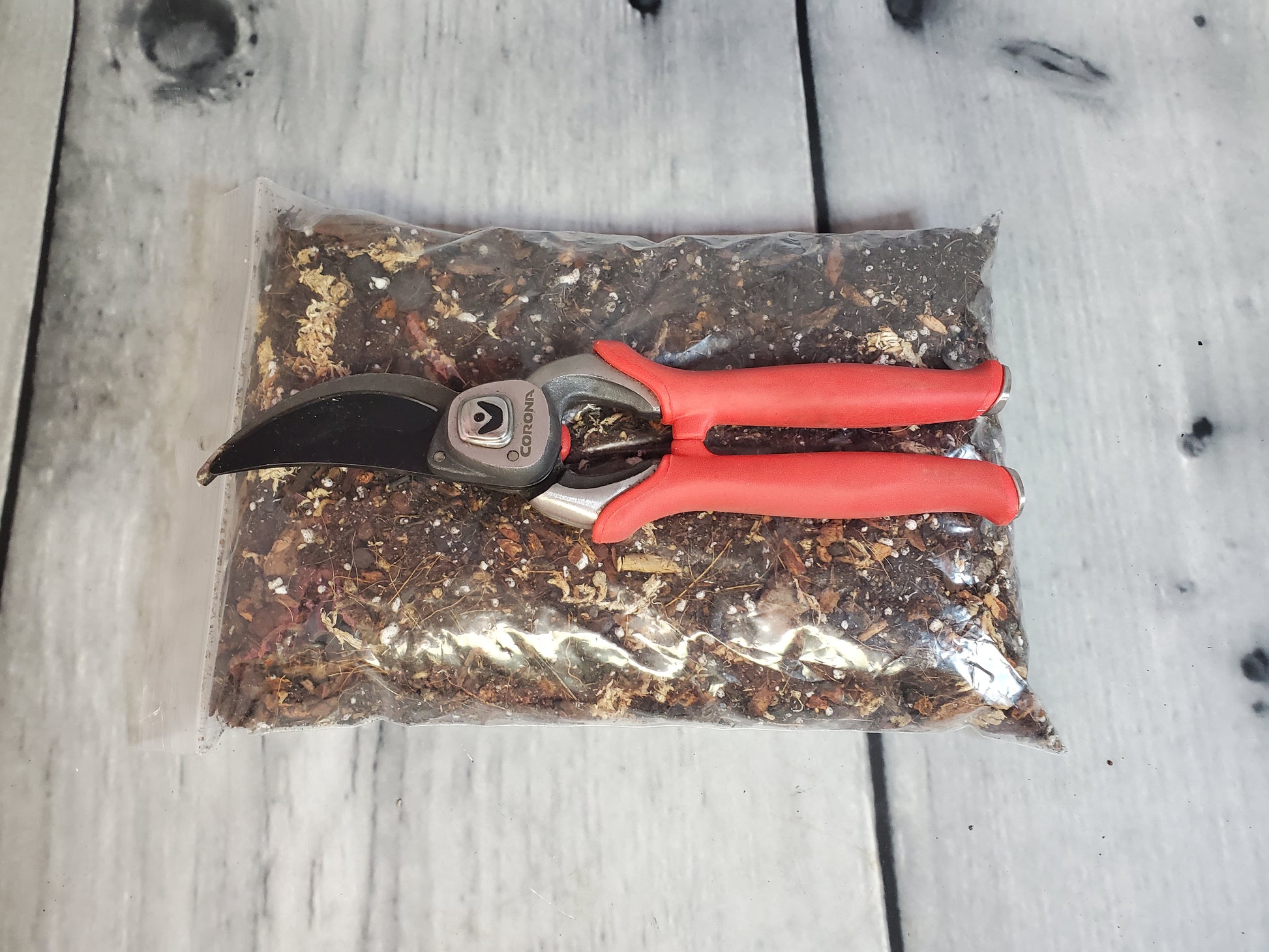 NewRoots Premium Aroid Soil - Custom formulated 12 ingredient Soil Mix - NewRoots Plants