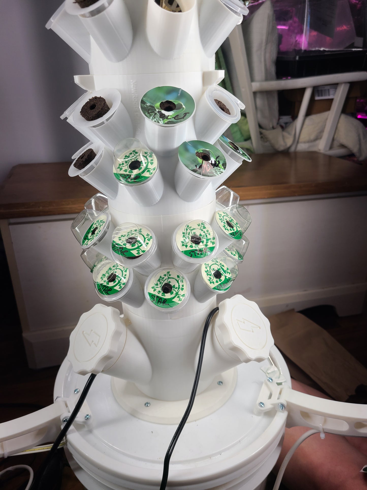 Vertical Hydroponic Seeding Tower - Large - 180 pods